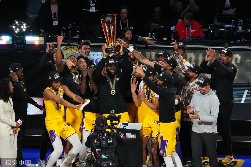 球迷们关注 球迷们关注