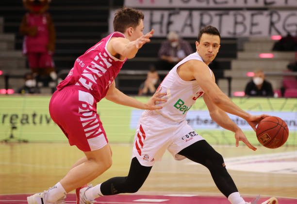 年轻前锋已 年轻前锋已