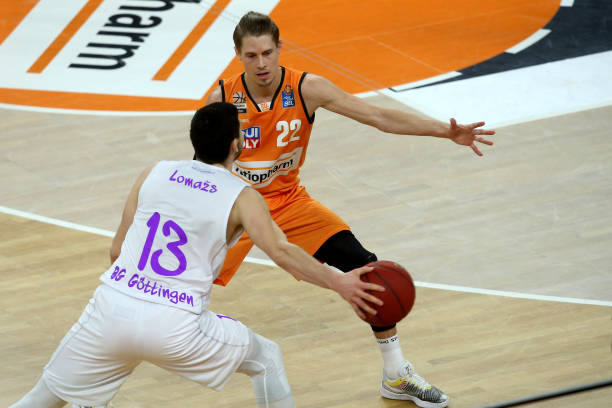 在杯赛中 在杯赛中