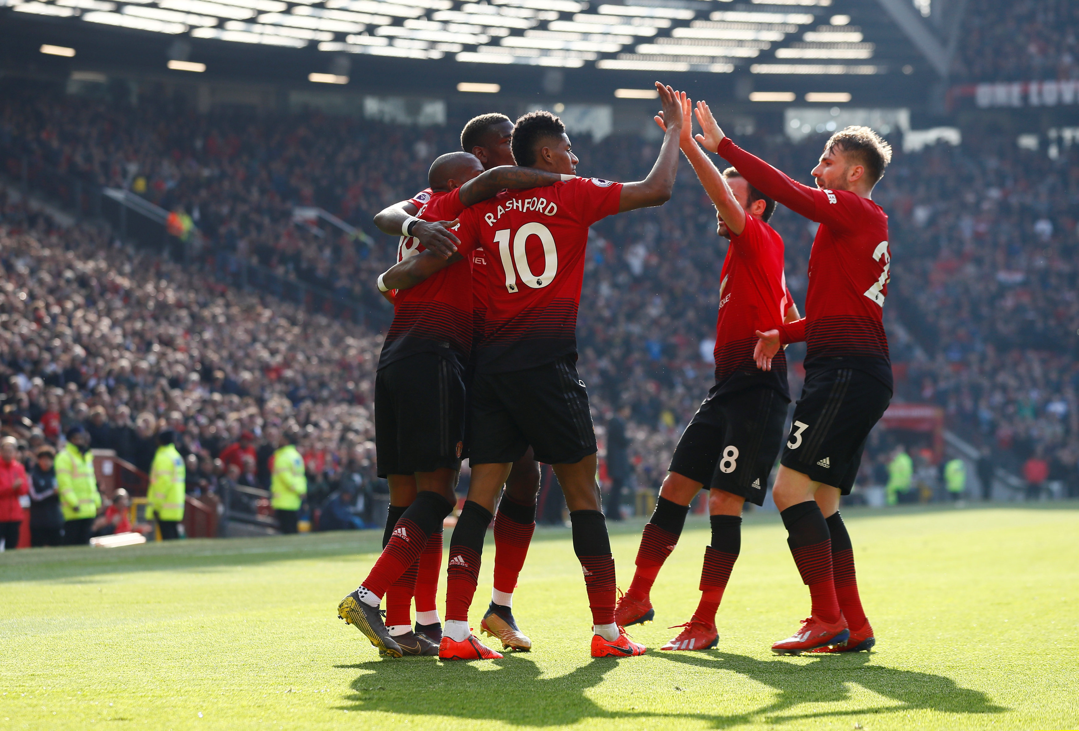 他接到队友 他接到队友